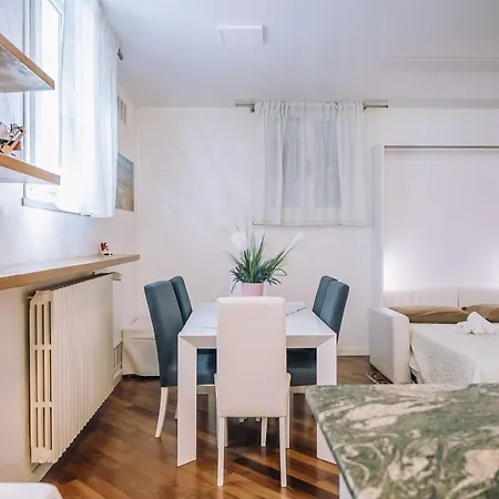Luxury Italian House بيت ضيافة